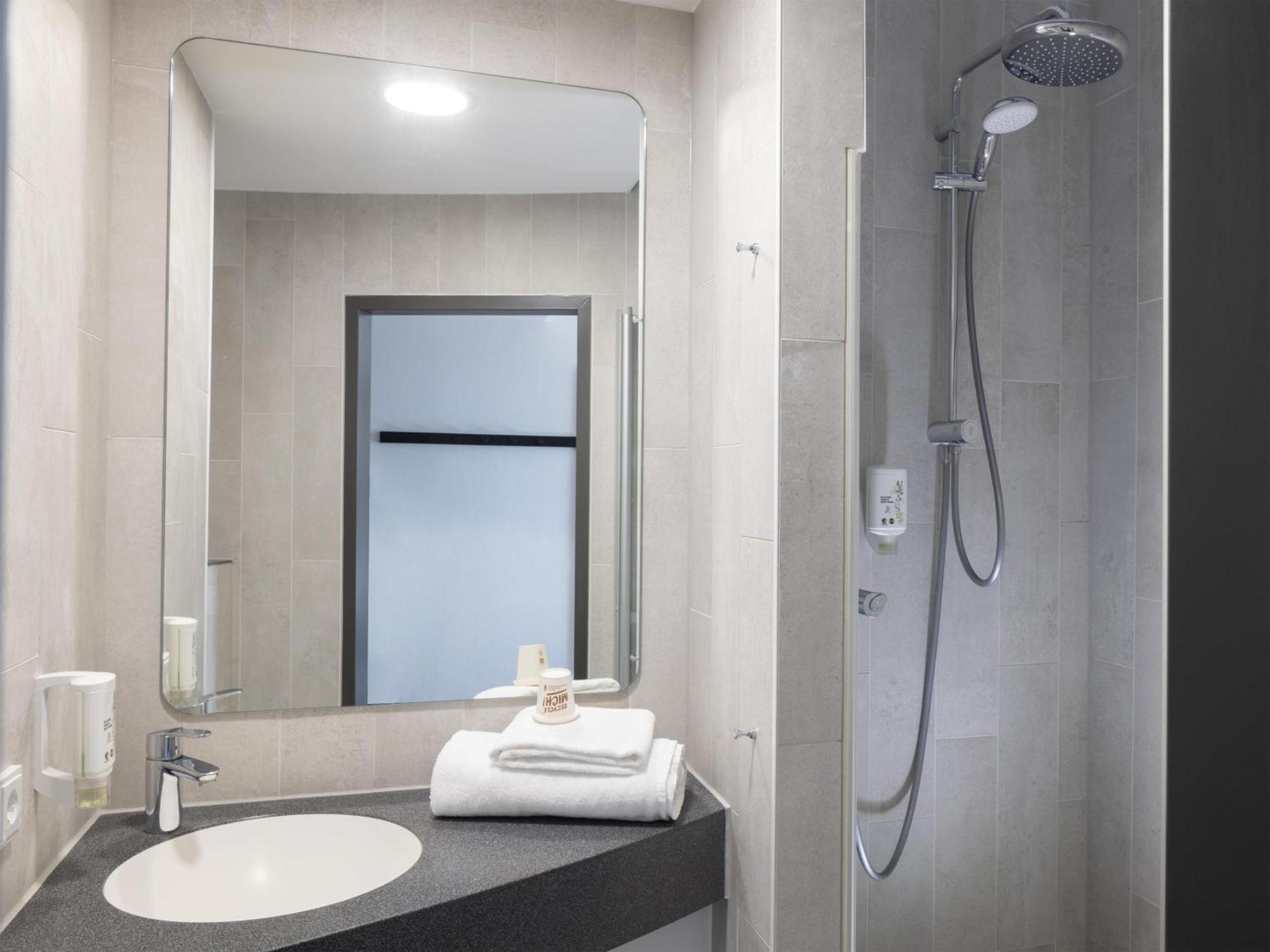 B&B Hotel Kiel-City Екстериор снимка